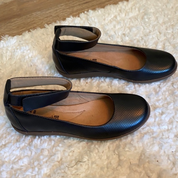 clarks ankle strap flats